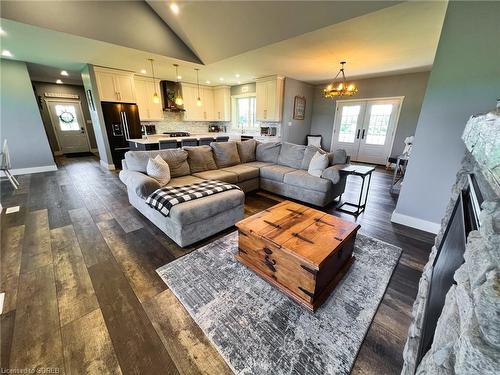 1577 Concession 6 Townsend Road, Waterford, ON - Indoor Photo Showing Living Room