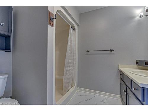 23 St Ladislaus Street, Courtland, ON - Indoor Photo Showing Bathroom