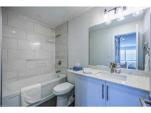 20-5 Old Hamilton Road, Port Dover, ON - Indoor Photo Showing Bathroom