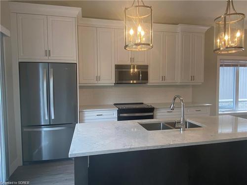 32-744 Nelson Street W, Port Dover, ON - Indoor Photo Showing Kitchen With Double Sink With Upgraded Kitchen
