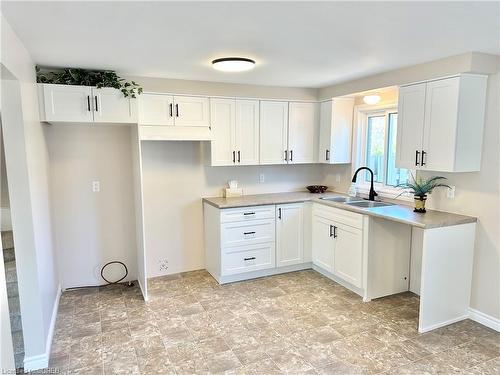 4-380 Quarterline Road, Tillsonburg, ON - Indoor Photo Showing Kitchen With Double Sink