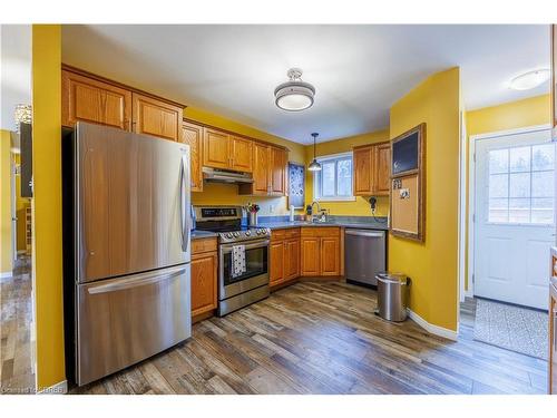 22 Lorraine Avenue, Tillsonburg, ON - Indoor Photo Showing Kitchen
