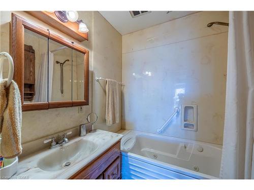 11 Brant Avenue, Port Dover, ON - Indoor Photo Showing Bathroom