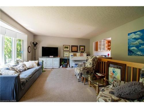 3 Andover Avenue, Tillsonburg, ON - Indoor Photo Showing Living Room