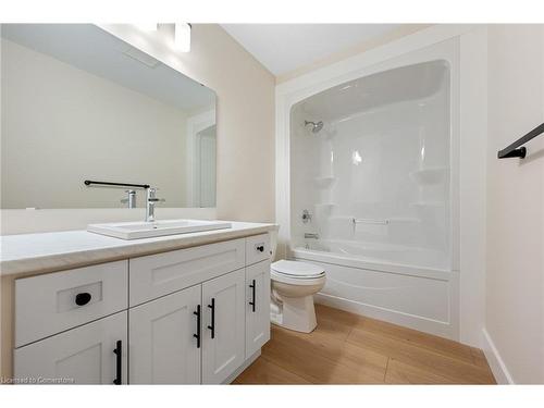 55 Amber Street, Waterford, ON - Indoor Photo Showing Bathroom