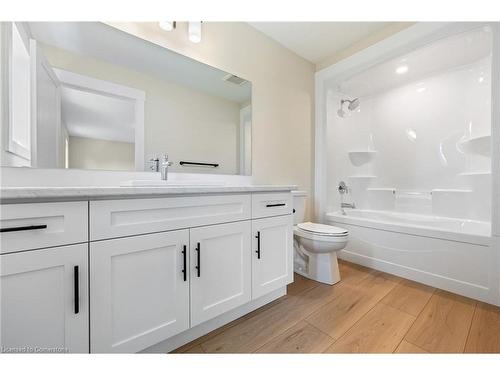 55 Amber Street, Waterford, ON - Indoor Photo Showing Bathroom