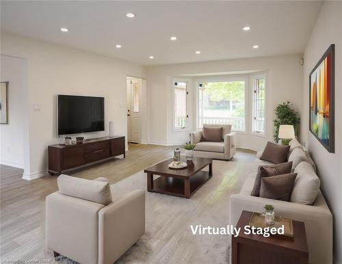 34 Mann Avenue, Simcoe, ON - Indoor Photo Showing Living Room