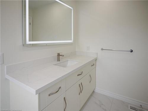 34 Mann Avenue, Simcoe, ON - Indoor Photo Showing Bathroom