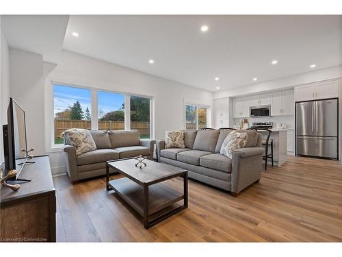 51 Amber Street, Waterford, ON - Indoor Photo Showing Living Room