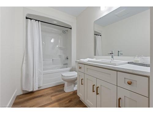 51 Amber Street, Waterford, ON - Indoor Photo Showing Bathroom