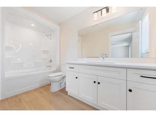 51 Amber Street, Waterford, ON - Indoor Photo Showing Bathroom