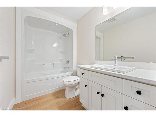 51 Amber Street, Waterford, ON - Indoor Photo Showing Bathroom