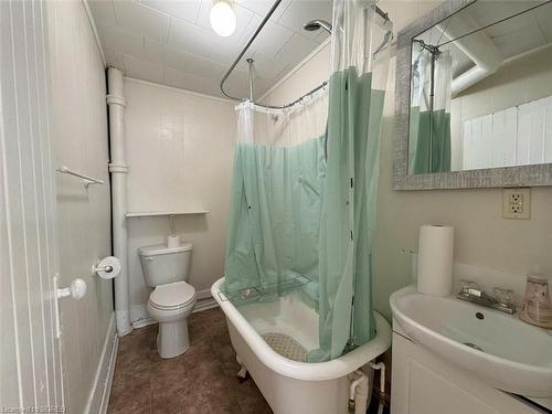 59 & 61 Patterson Street, Simcoe, ON - Indoor Photo Showing Bathroom