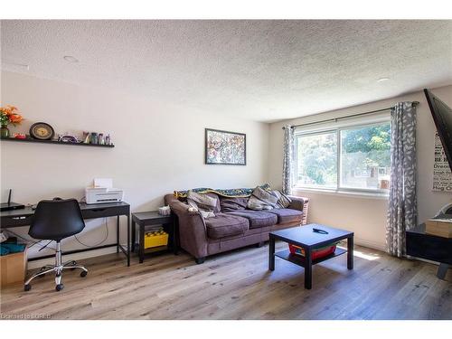 20-230 Richardson Drive, Port Dover, ON - Indoor Photo Showing Living Room