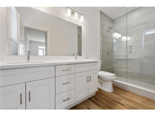 135 Gibbons Street, Waterford, ON - Indoor Photo Showing Bathroom