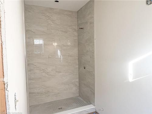 135 Gibbons Street, Waterford, ON - Indoor Photo Showing Bathroom