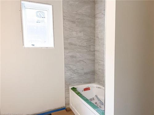 135 Gibbons Street, Waterford, ON - Indoor Photo Showing Bathroom