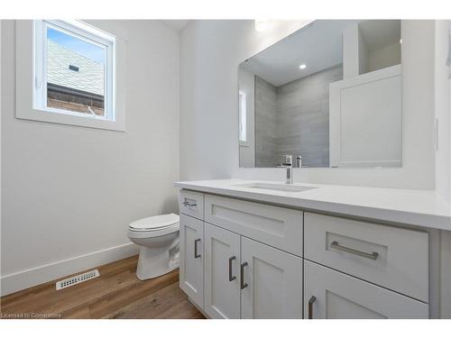 135 Gibbons Street, Waterford, ON - Indoor Photo Showing Bathroom