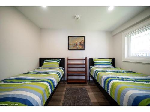 219 Cedar Drive, Turkey Point, ON - Indoor Photo Showing Bedroom