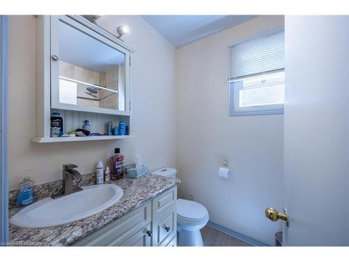 56 Davis Street W, Simcoe, ON - Indoor Photo Showing Bathroom
