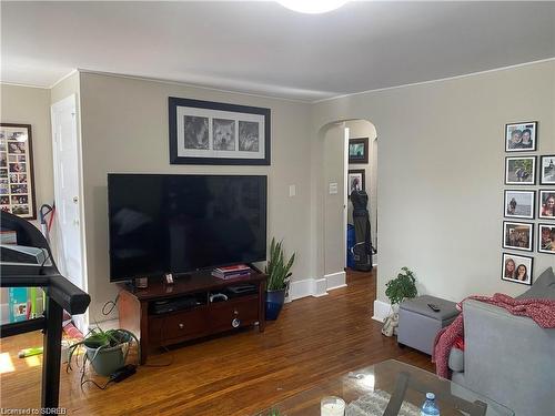 197 Norfolk Street S, Simcoe, ON - Indoor Photo Showing Living Room