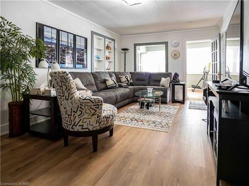 210 Chapman Street W, Port Dover, ON - Indoor Photo Showing Living Room