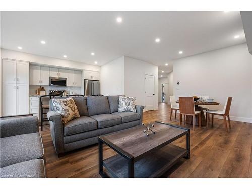 43 Amber Street, Waterford, ON - Indoor Photo Showing Living Room