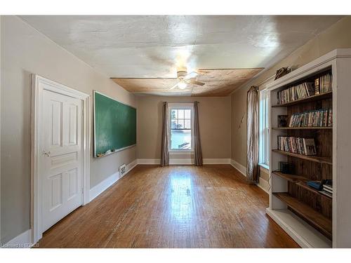 227 Main Street Street E, Otterville, ON - Indoor Photo Showing Other Room