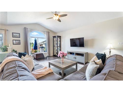 348 Donly Drive S, Simcoe, ON - Indoor Photo Showing Living Room