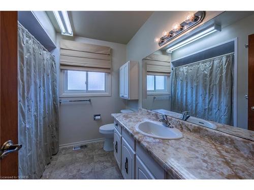 130 Chapel Street, Simcoe, ON - Indoor Photo Showing Bathroom