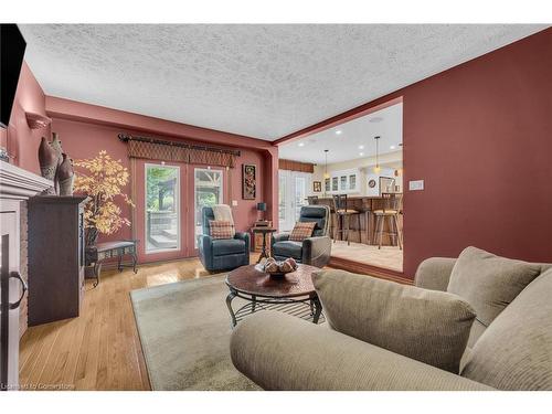 62 Lee Avenue, Simcoe, ON - Indoor Photo Showing Living Room