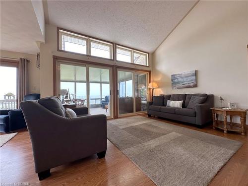 16 Dean Street, Port Dover, ON - Indoor Photo Showing Living Room