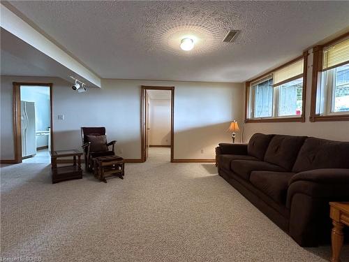 16 Dean Street, Port Dover, ON - Indoor Photo Showing Living Room