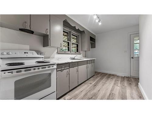 848 Colborne Street E, Brantford, ON - Indoor Photo Showing Kitchen