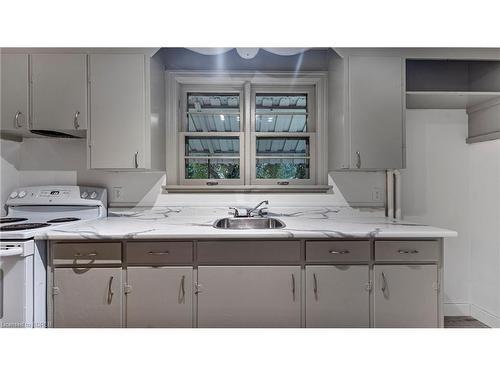 848 Colborne Street E, Brantford, ON - Indoor Photo Showing Kitchen