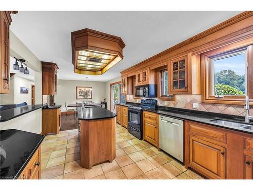 587 Hillcrest Road, Simcoe, ON - Indoor Photo Showing Kitchen With Double Sink