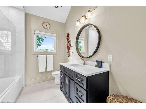 587 Hillcrest Road, Simcoe, ON - Indoor Photo Showing Bathroom