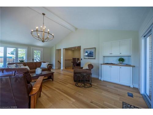 28 Donjon Boulevard, Port Dover, ON - Indoor Photo Showing Living Room