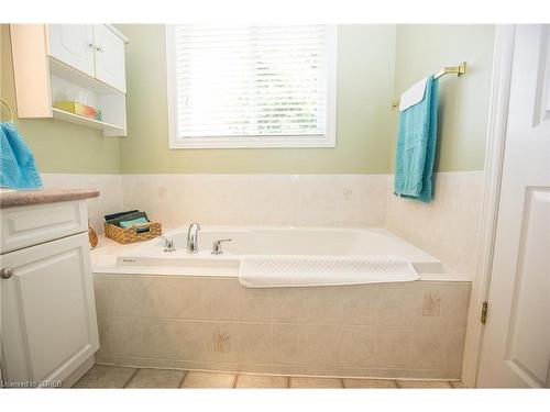 19 Coastal Court, Port Dover, ON - Indoor Photo Showing Bathroom