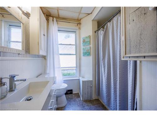 410 St George Street, Port Dover, ON - Indoor Photo Showing Bathroom