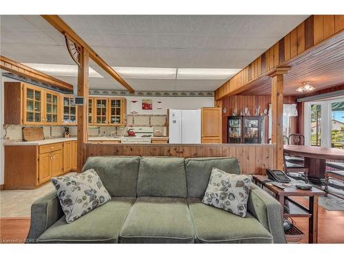 8 Regent Street, Port Dover, ON - Indoor Photo Showing Living Room