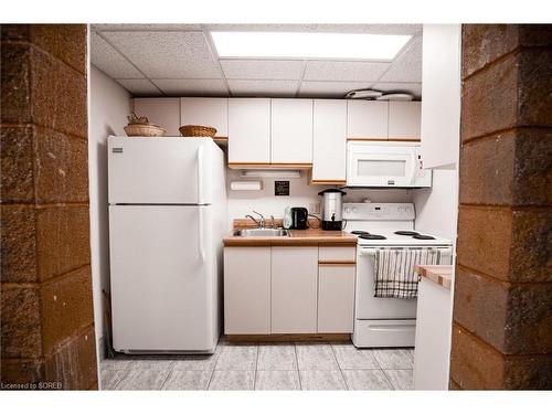 402-5 Mill Pond Court, Simcoe, ON - Indoor Photo Showing Kitchen