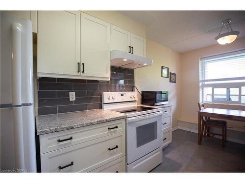 402-5 Mill Pond Court, Simcoe, ON - Indoor Photo Showing Kitchen