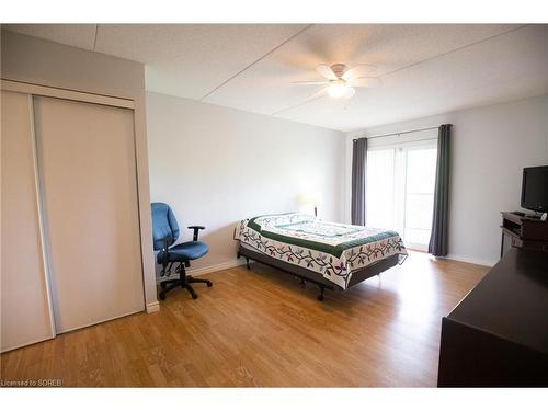 402-5 Mill Pond Court, Simcoe, ON - Indoor Photo Showing Bedroom