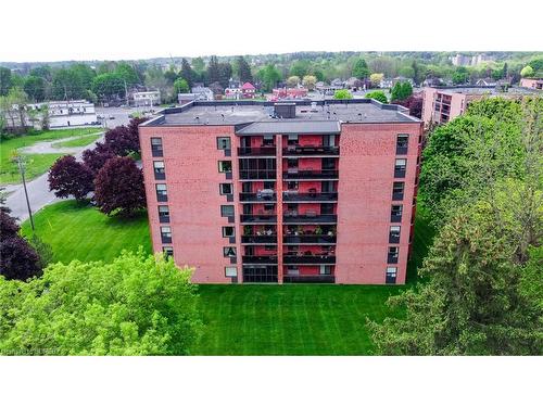 402-5 Mill Pond Court, Simcoe, ON - Outdoor