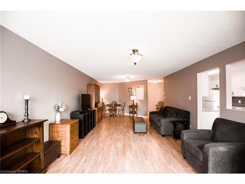 402-5 Mill Pond Court, Simcoe, ON - Indoor Photo Showing Living Room