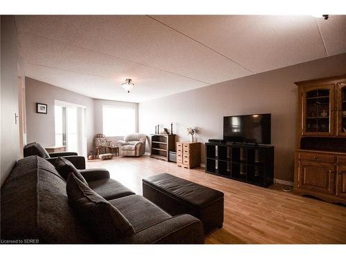 402-5 Mill Pond Court, Simcoe, ON - Indoor Photo Showing Living Room