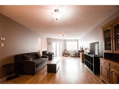 402-5 Mill Pond Court, Simcoe, ON - Indoor Photo Showing Living Room