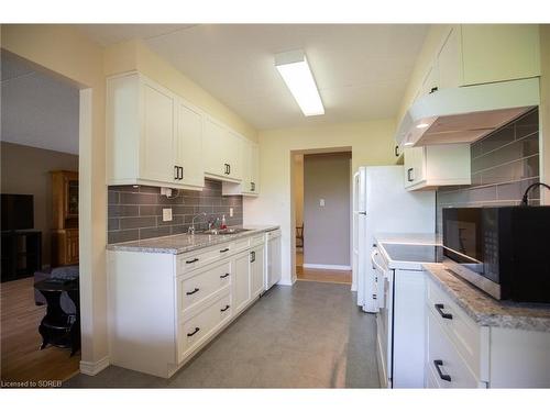 402-5 Mill Pond Court, Simcoe, ON - Indoor Photo Showing Kitchen