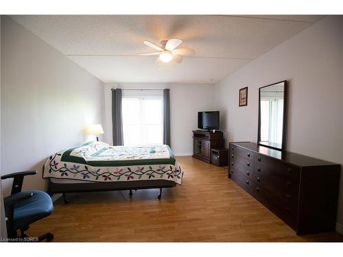 402-5 Mill Pond Court, Simcoe, ON - Indoor Photo Showing Bedroom